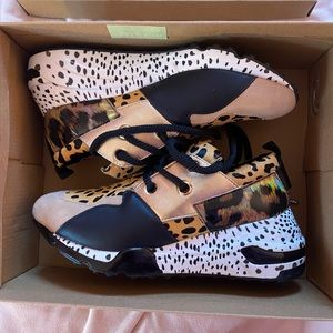 Brand new Steve Madden sneakers! Womens size 8!